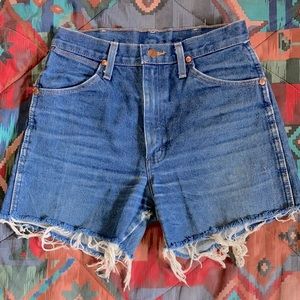 Wrangler 13MWZ High Rise Cutoff Jean Shorts Sz 29.